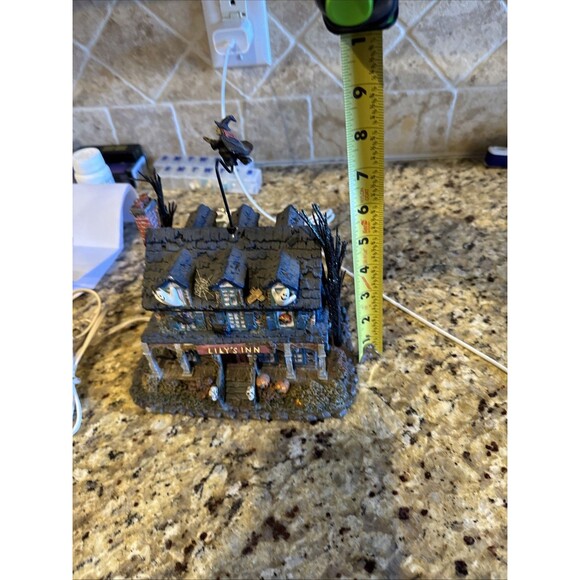 Hawthorne Village LILY'S INN THE MUNSTERS HALLOWEEN VILLAGE No. A3135 (READ DES) - Picture 11 of 12